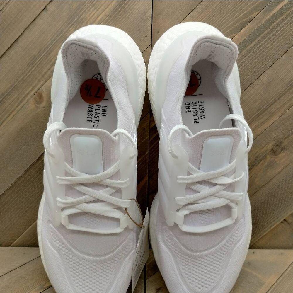 Adidas UltraBoost 22 Triple White Running‎ Shoes Womens Size 7.5 White Sneakers - Picture 7 of 9